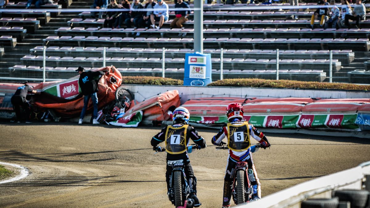 WP SportoweFakty / Sonia Kaps / Na zdjęciu: banda po upadku Sundstroema