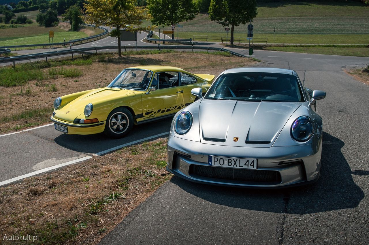 Porsche 911 GT3 Touring vs Porsche 911 Carrera RS 2.7
