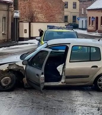 Pijany za kierownicą. Staranował znaki i płot