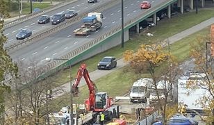 Samochody na chodniku. Powodem może być awaria