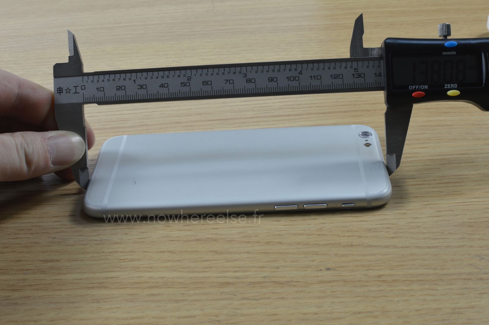 Wymiary i wygląd iPhone'a 6 ujawnione. Będzie tylko minimalnie mniejszy od LG G2? 21