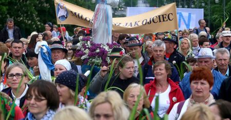 Zielone Świątki nie będą dniem wolnym od pracy. Koniec marzeń o kolejnym długim weekendzie
