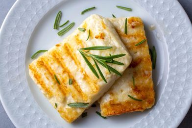 Halloumi z grilla – z czym podawać i jak przygotować?