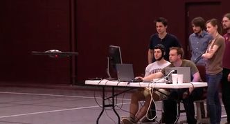 Rozwoj robotyki: kwadrokopter sterowany ludzką myślą