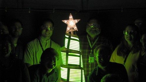 4,5 metra panela OLED zwinięte w świąteczną choinkę 1