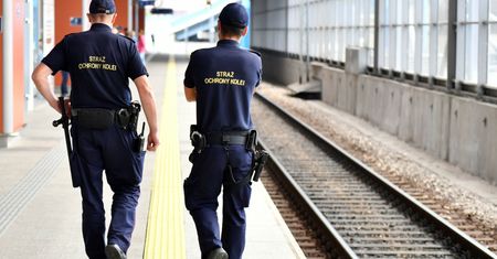 Chwila grozy na torach. Dziecko uciekło z przedszkola
