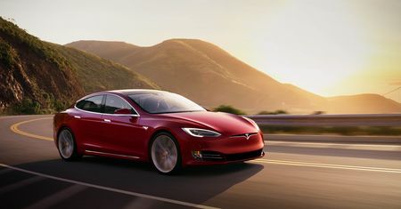 Czy jakiś elektryk zajechał dalej? Ta tesla model S ma ponad 800 tys. km na liczniku