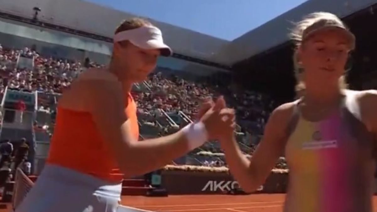 Twitter / x.com/WTA / Na zdjęciu: fragment po meczu Andriejewa - Fręch w Madrycie