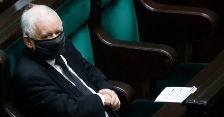 "Krzyż na drogę!". Biedroń bezlitosny dla Kaczyńskiego