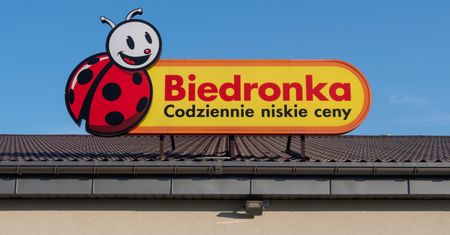 Biedronka od poniedziałku szaleje z promocjami. Na niektóre produkty nawet "5+5 gratis"