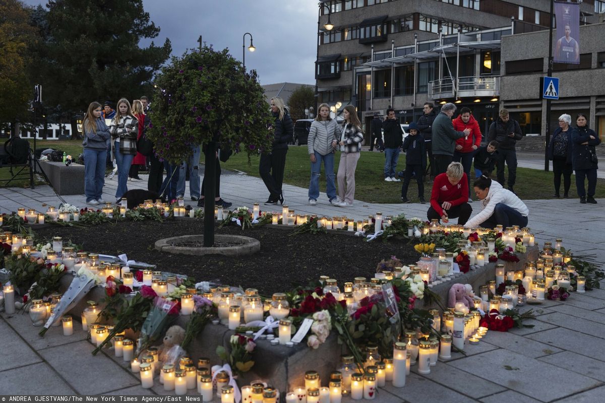 Plac w norweskim Kongsberg dzień po zamachu