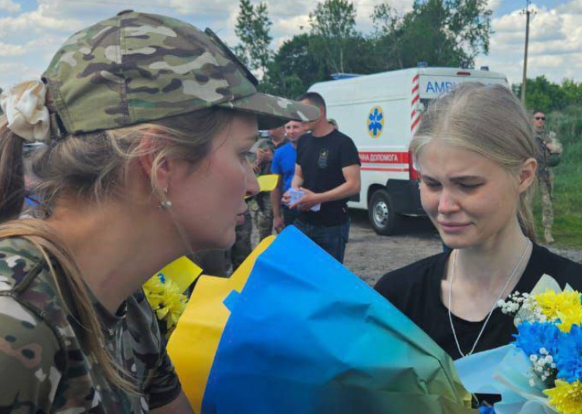 Freedom and tears: Ukrainian policewoman reunites with family