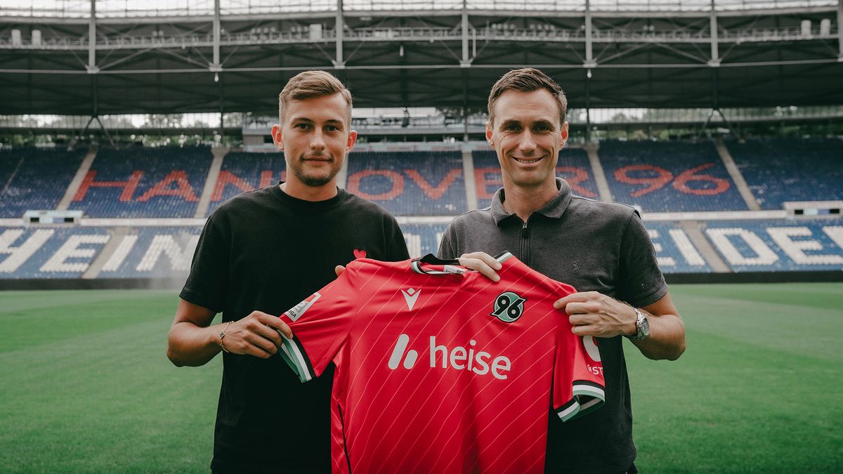 Materiały prasowe / Hannover 96 / Na zdjęciu: Bartłomiej Wdowik został wypożyczony do Hannoveru 96