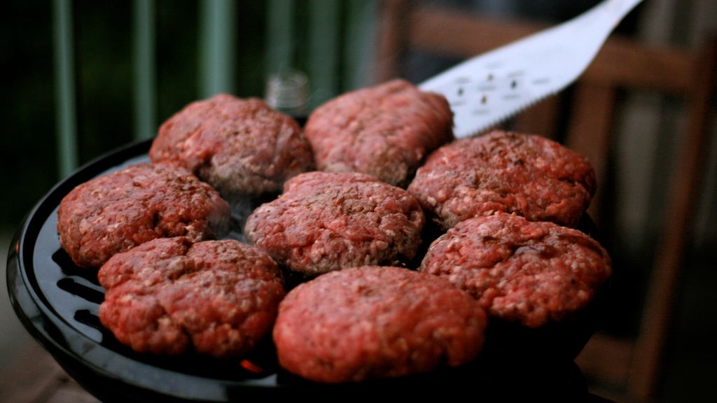 Opiekane burgery z mięsa mielonego z wołowiny (95% mięsa, 5% tłuszczu)