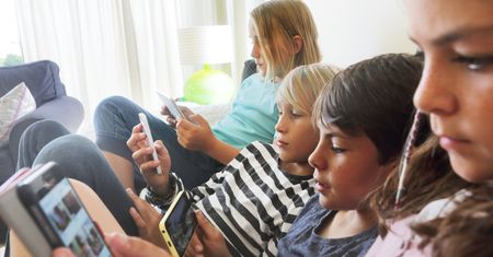 Kolejny kraj bierze się za social media. Chcą zakazu dla dzieci