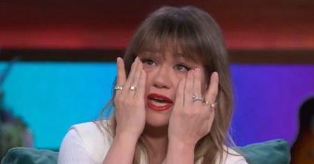 Kelly Clarkson krytykuje zakaz aborcji. Sama modliła się o śmierć, kiedy była w ciąży