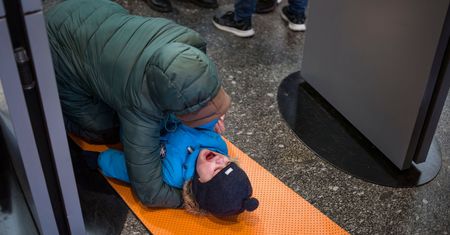 Rosjanie masowo porywają ukraińskie dzieci. "Obawiam się, że spotka je przerażający los"
