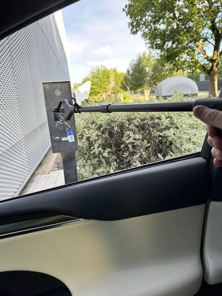 "The reacher" ma być rozwiązaniem dla Brytyjczyków, którym problemy sprawia kierownica po lewej 