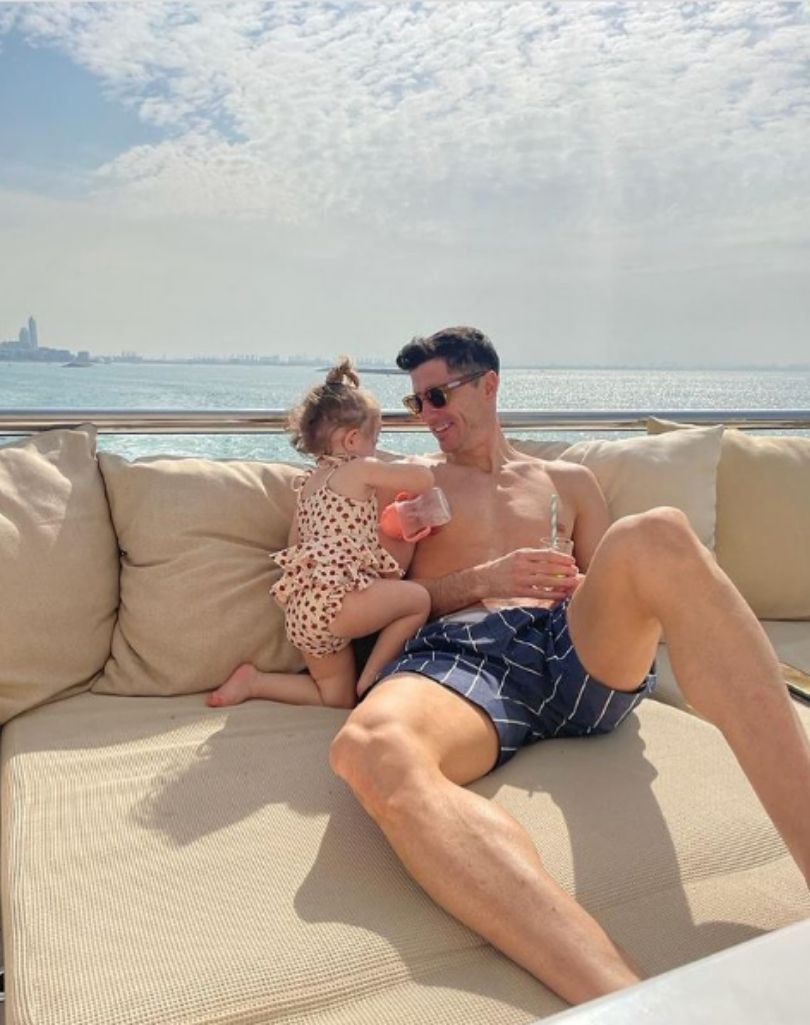 Anna i Robert Lewandowscy dokazują na jachcie w Dubaju