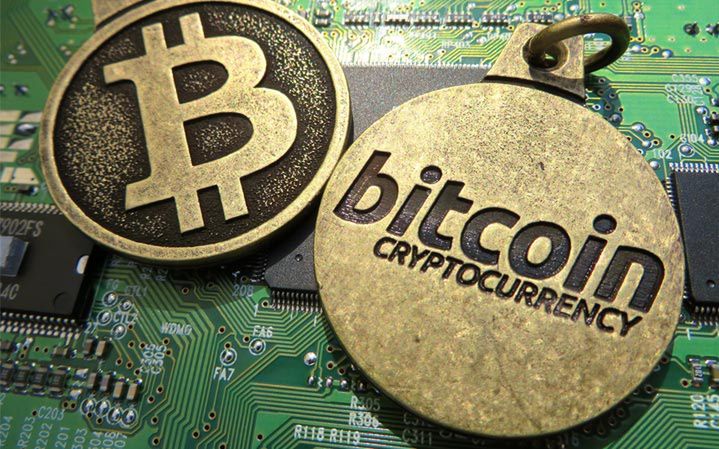 Bitcoin mocno zyskuje. W ciągu miesiąca podrożał o jedną czwartą