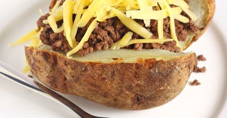 Pieczone w całości ziemniaki Russet Burbank (w mundurkach)