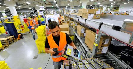 Amazon podnosi płace w Sosnowcu. W USA to 15 dolarów za godzinę. W Polsce nie jest tak różowo