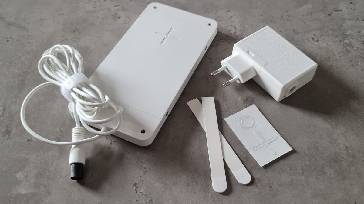 Ładowarka indukcyjna Ikea Sjomarke. Kładziesz smartfon na stół i dzieje się magia 1