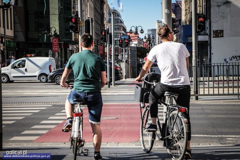 Nowe obowiązki dla rowerzystów i kierowców. Posłowie walczą o zmiany