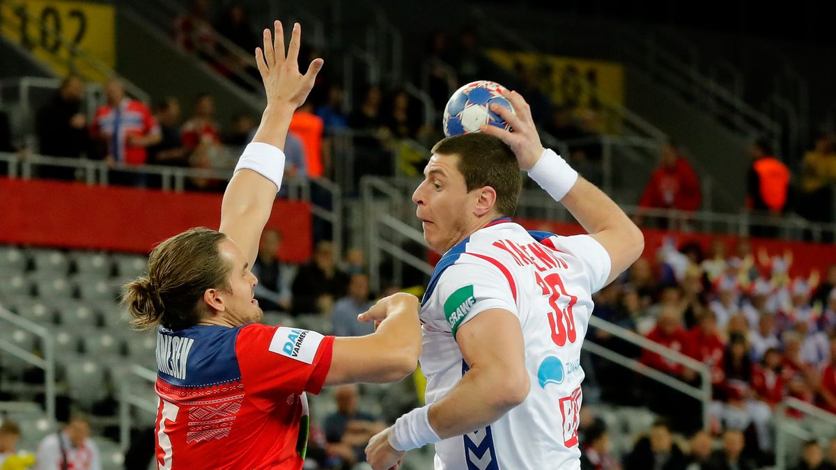 PAP/EPA / ANTONIO BAT / Na zdjęciu: Kent Robin Tonnesen (z lewej) oraz Mijajlo Marsenic (z prawej)