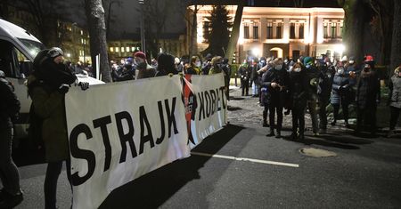 Kataryna: "Uzasadnienie TK otwiera furtkę do usunięcia kolejnej przesłanki legalnej aborcji" [Opinia]
