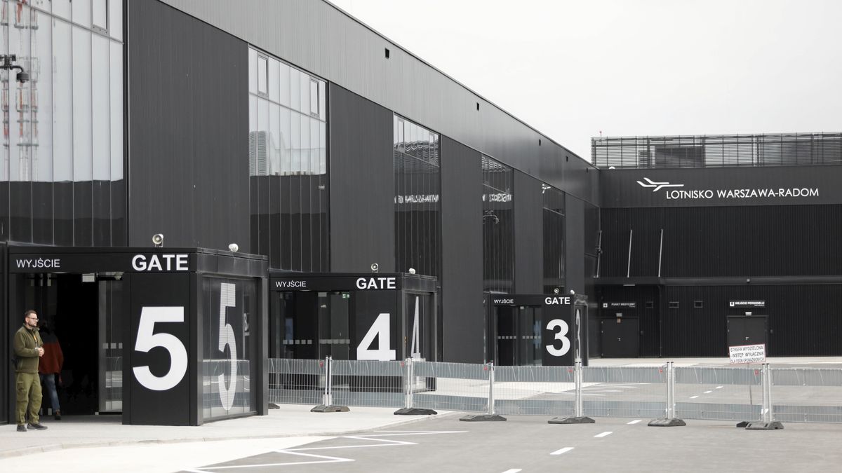 Lotnisko Warszawa-Radom oficjalnie otwarto 27 kwietnia 2027 r. 