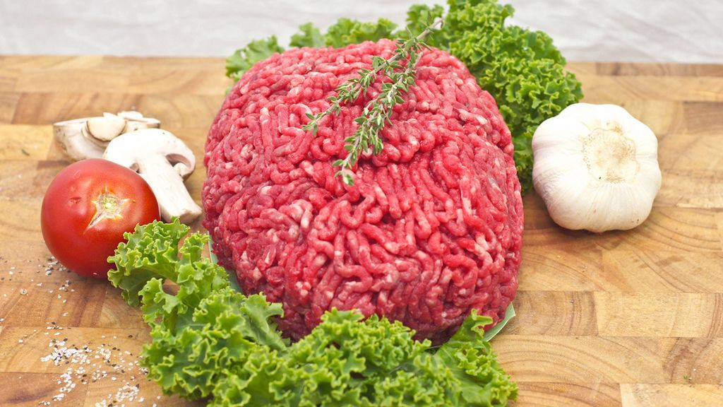 Surowe mięso mielone z wołowiny (90% mięsa, 10% tłuszczu)