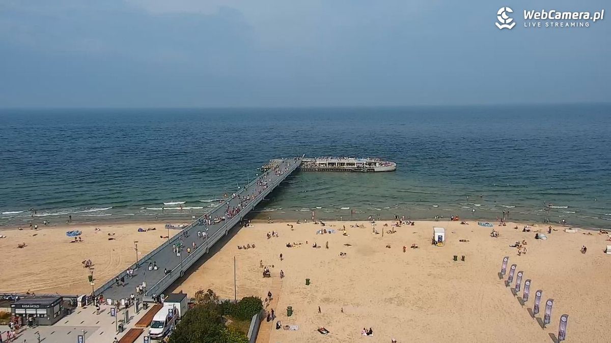 Sytuacja na plaży w Kołobrzegu o godz. 13:10 w piątek (30.08)
