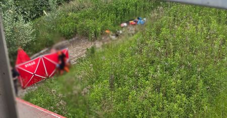 Śmigłowiec LPR na miejscu zdarzenia przy ul. Rataja. Tragiczny finał reanimacji
