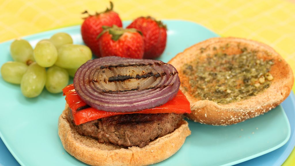 Opiekane burgery z mięsa mielonego z wołowiny (90% mięsa, 10% tłuszczu)