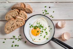 Prosty trik, żeby jajko sadzone było zdrowsze i smaczniejsze