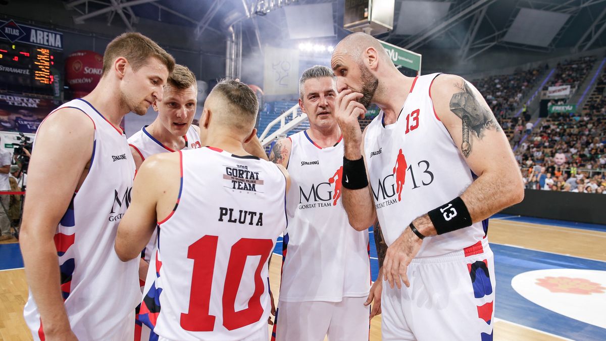 Materiały prasowe / Wojciech Figurski / MG Camp / Na zdjęciu: Gortat, Waczyński, Gruszecki, Pluta i Zieliński
