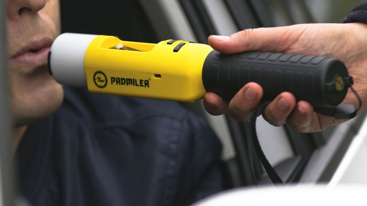 Alkomat bada alkohol w wydychanym powietrzu, a nie we krwi