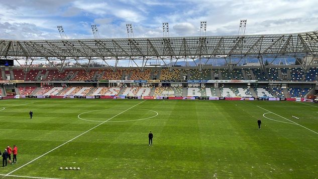 Stadion w Bielsku-Białej półtorej godziny przed meczem