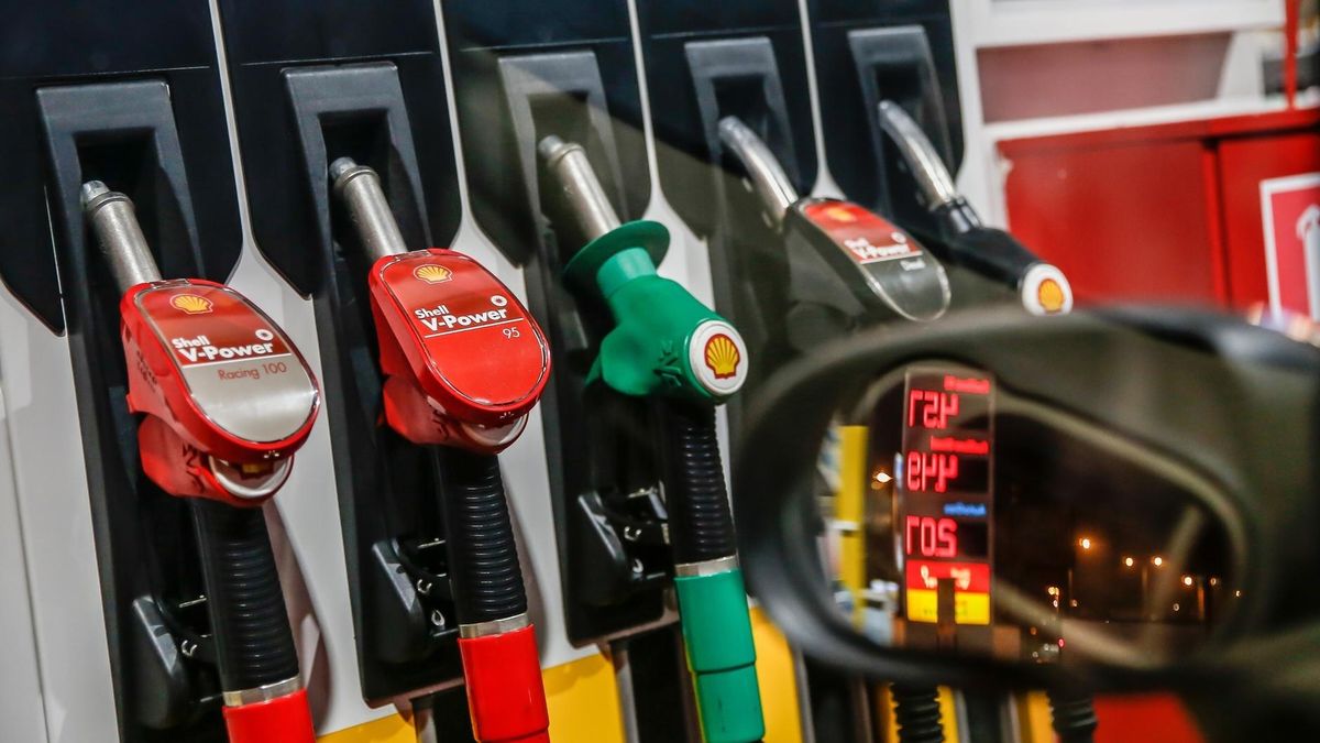 Według Kukiz'15 wysokie podatki od paliwa są społecznie niesprawiedliwe.