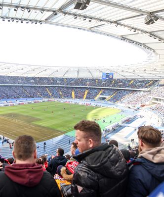 "Na murawie tetris". Internauci wyśmiali Stadion Śląski