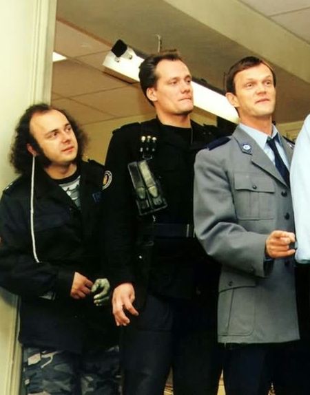 ''Kudłaty debil z sitcomu''