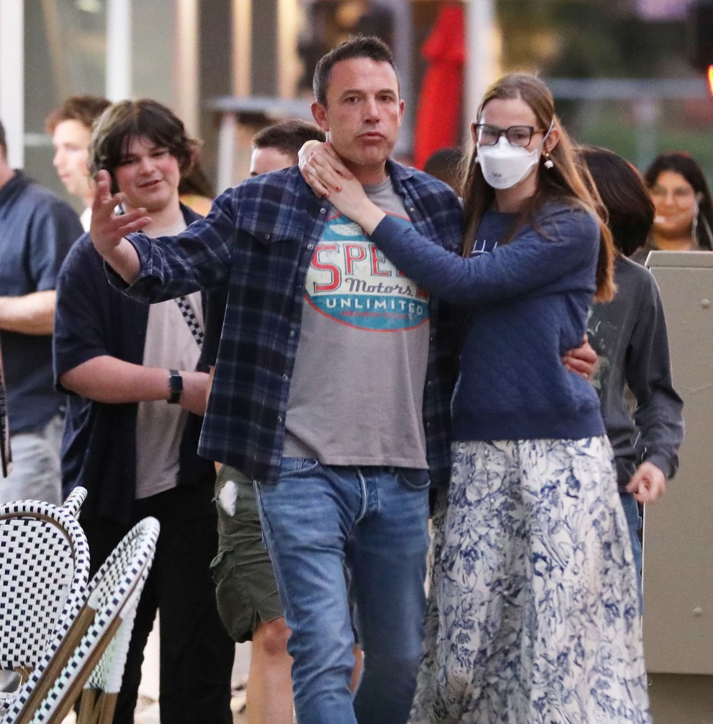  Ben Affleck z córkami na kolacji