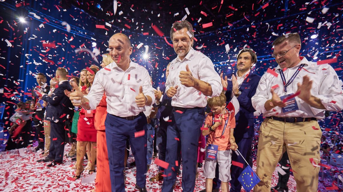 Bezpartyjni Samorządowcy podczas prezentacji swojego programu konwencji programowej, jaka odbyła się dzisiaj w podwarszawskich Szeligach