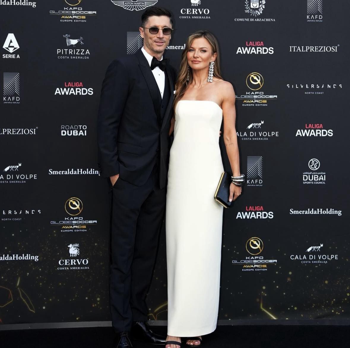 Dawid Woliński pochyla się nad stylizacją Anny Lewandowskiej 