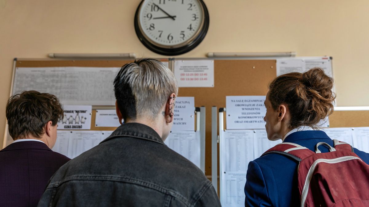 Nauczyciele z nowymi stawkami od 2023 roku. Czy zarobią więcej niż wynosi minimalna krajowa? 