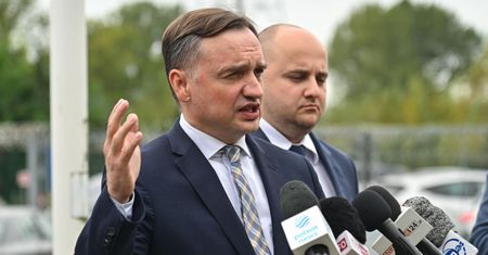 Posłowie Suwerennej Polski bez telefonów i tabletów. Przeszukania ws. Funduszu Sprawiedliwości