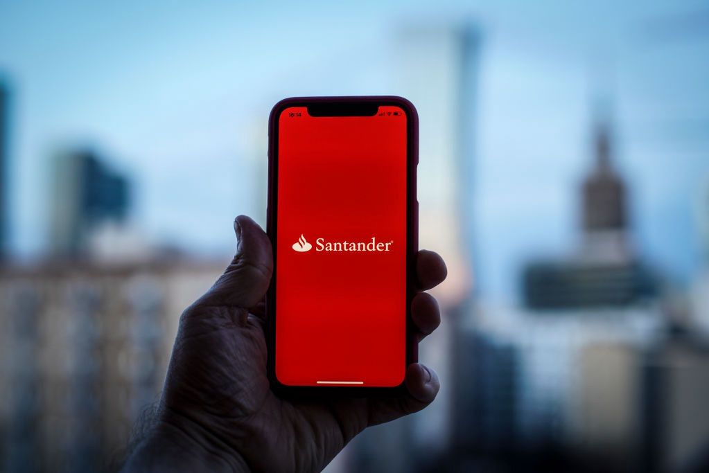 Uwaga na fałszywe SMS-y podszywające się pod Santander Bank.