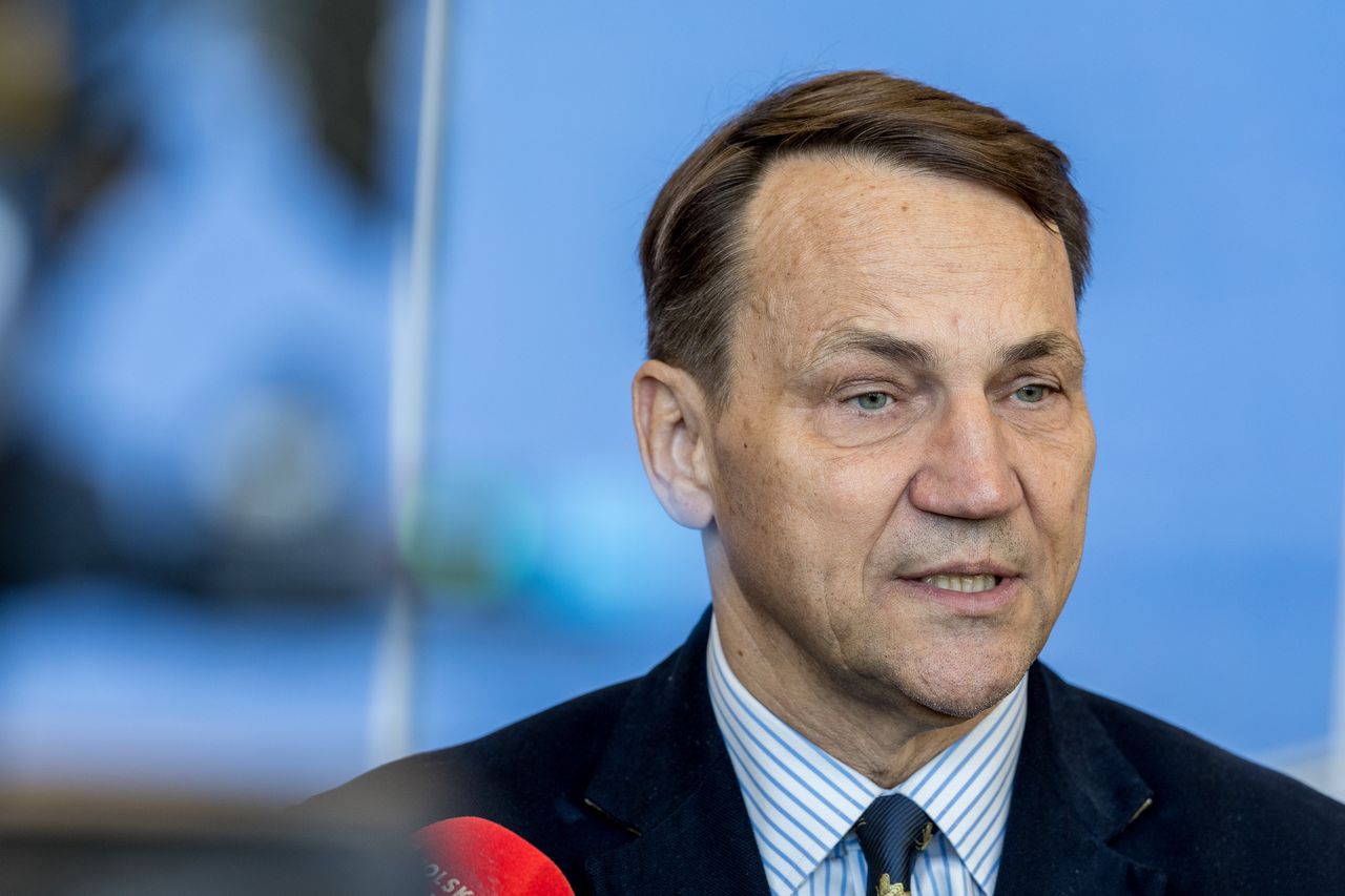 Sikorski wskazał, co zrobić ws. Ukrainy. "Najwyższa pora ich użyć"