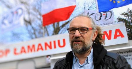 Mateusz Kijowski porównuje zbiórkę na siebie do Szlachetnej Paczki: "Dla mnie obciachem jest ZACHOWAĆ SIĘ JAK HIENA"